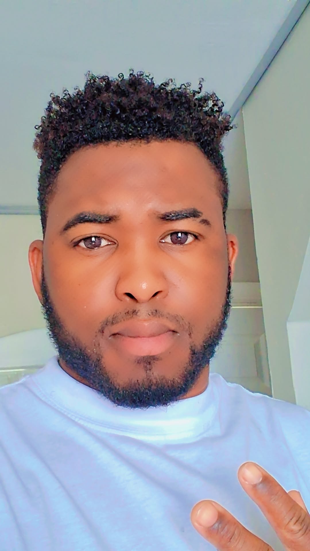 Jhonique pierre Louis